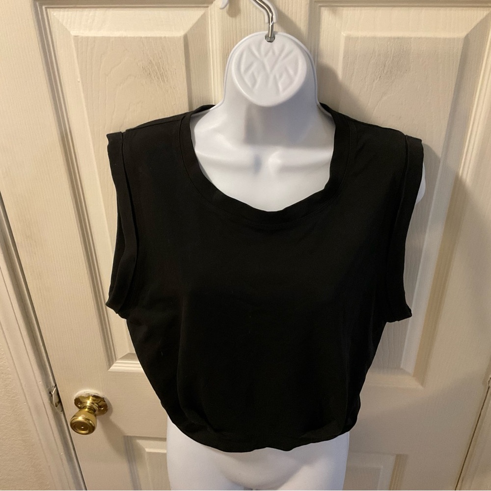 Black Sleeveless Muscle Tee Top